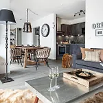 Apartment Funky Four *